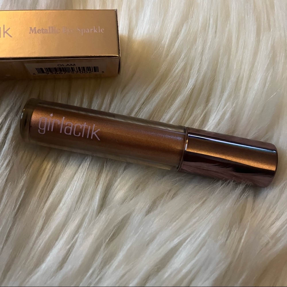 GirlActik Metallic eyeshadow